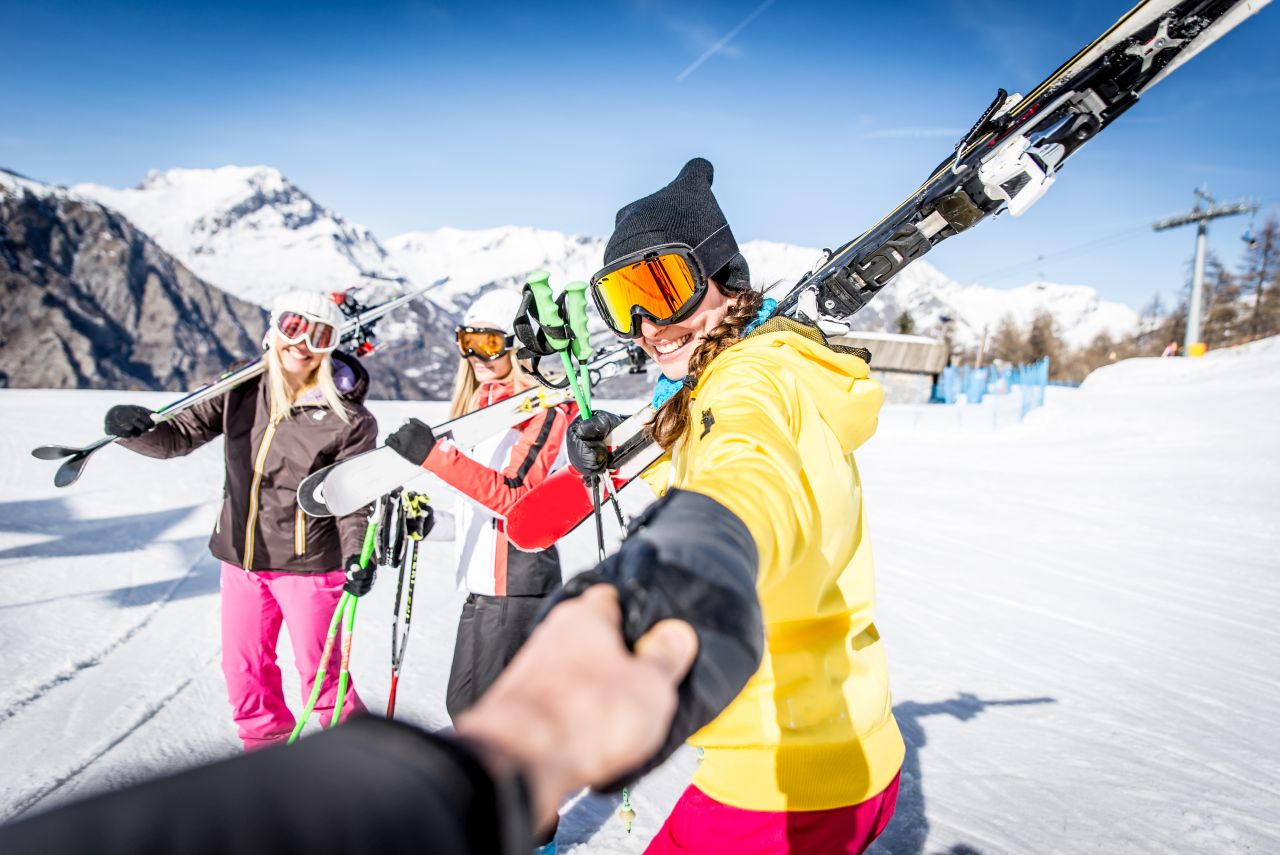 Dlaczego warto nauczyć się jeździć na nartach?