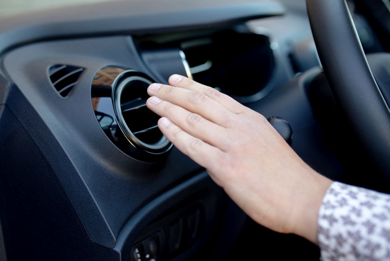System klimatyzacji w samochodzie – z jakich urządzeń się składa?
