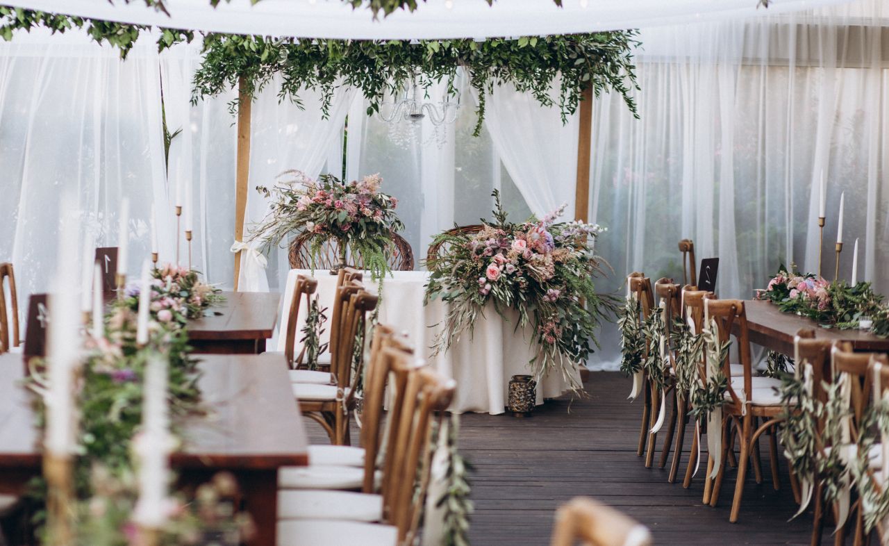 Ten wielki dzień – jak udekorować salę weselną?