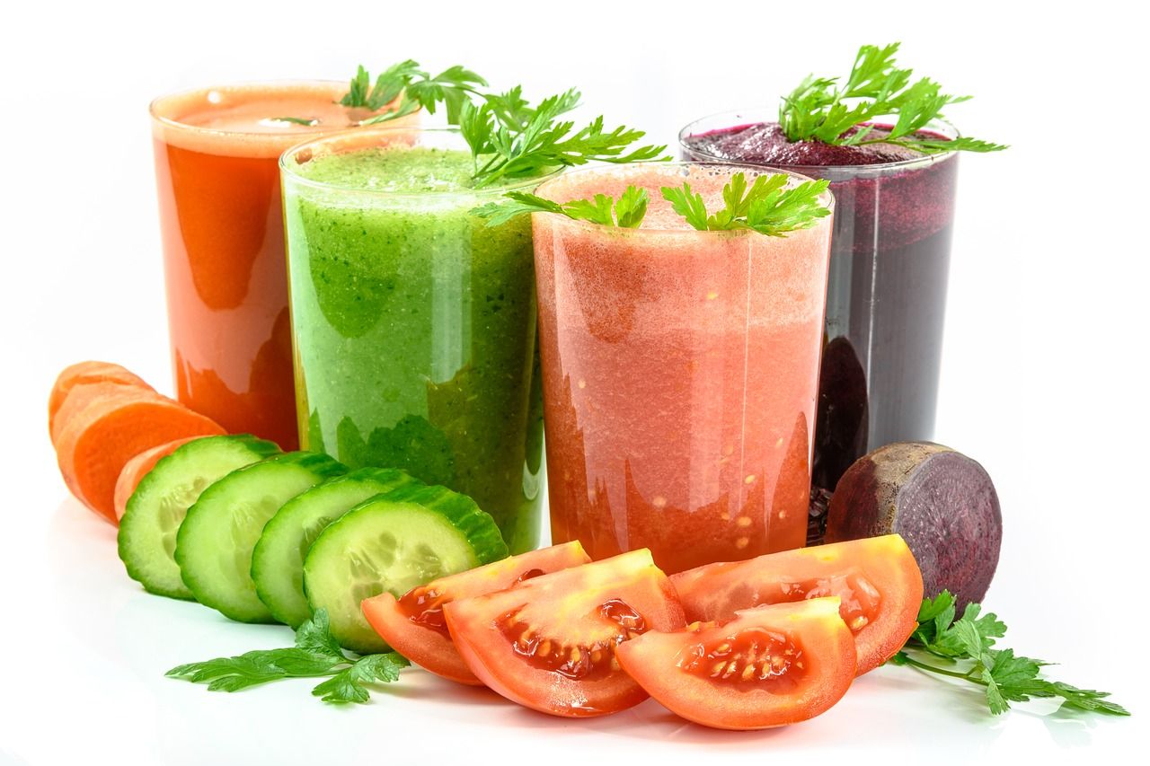 Dlaczego warto samemu przygotować soki warzywne i owocowe?