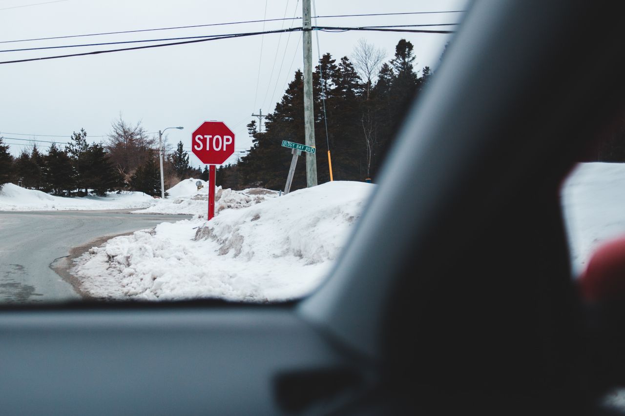Jakie sygnały ostrzegawcze o możemy otrzymać w czasie jazdy samochodem?