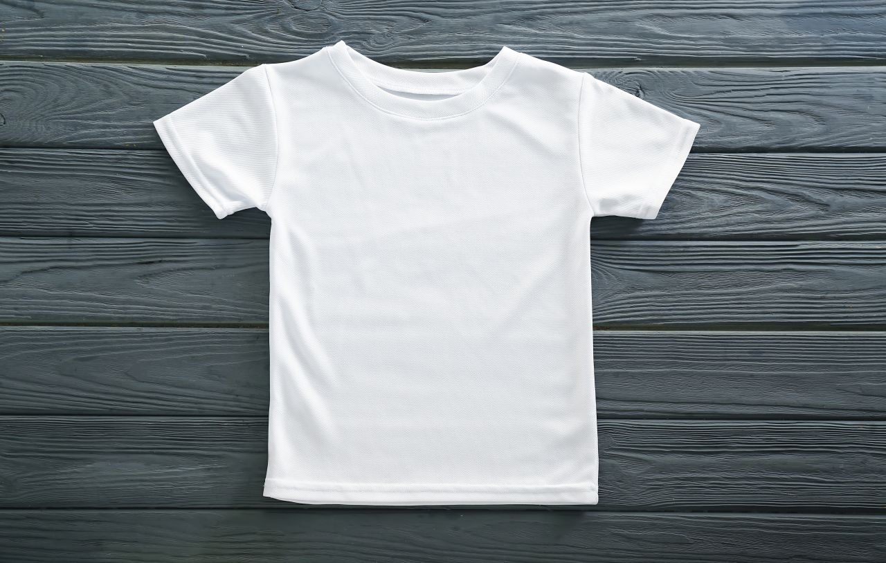 Wysokiej jakości t-shirt – po czym poznać dobry materiał?