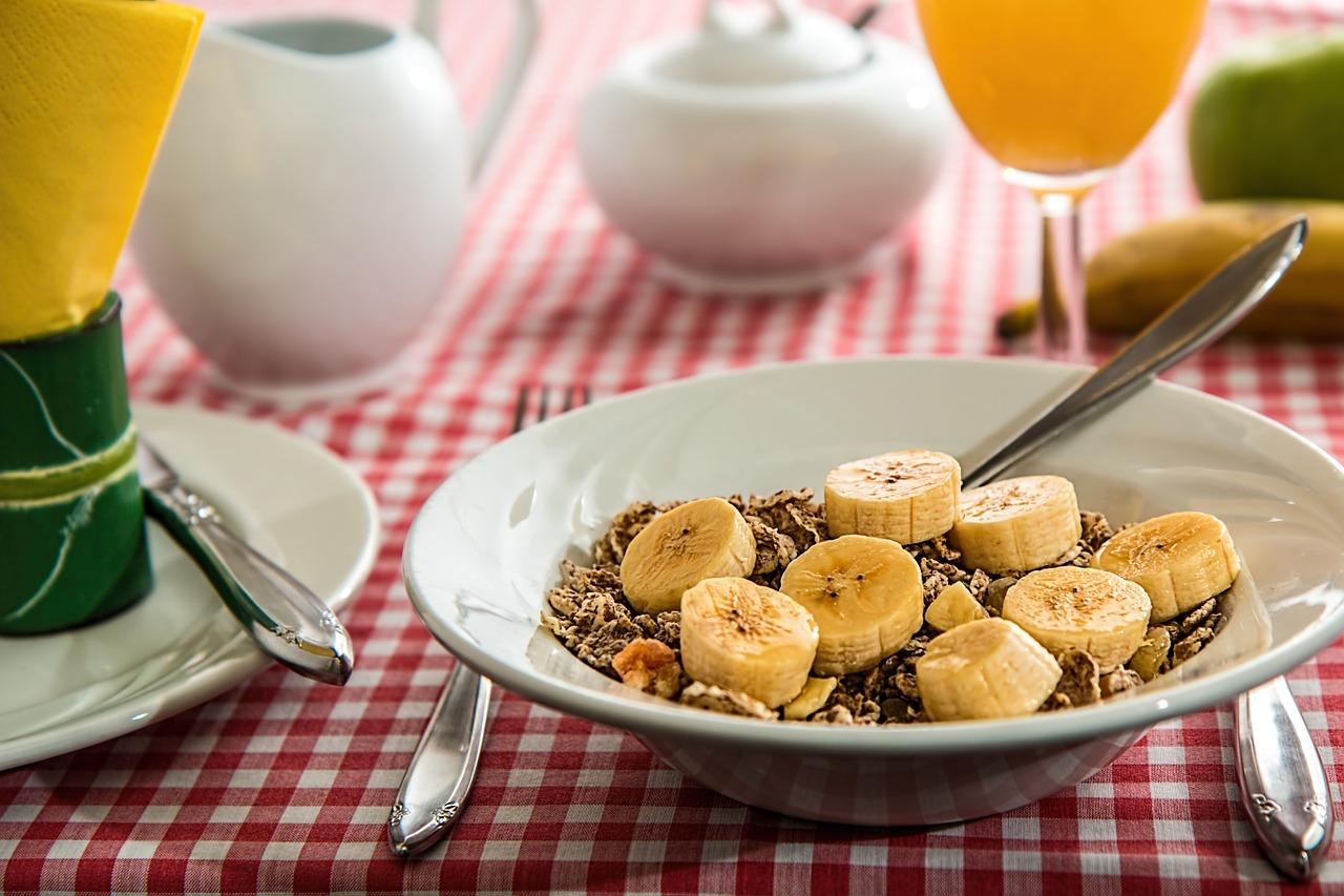 Pożywne i zdrowe śniadanie – jakie powinno być?