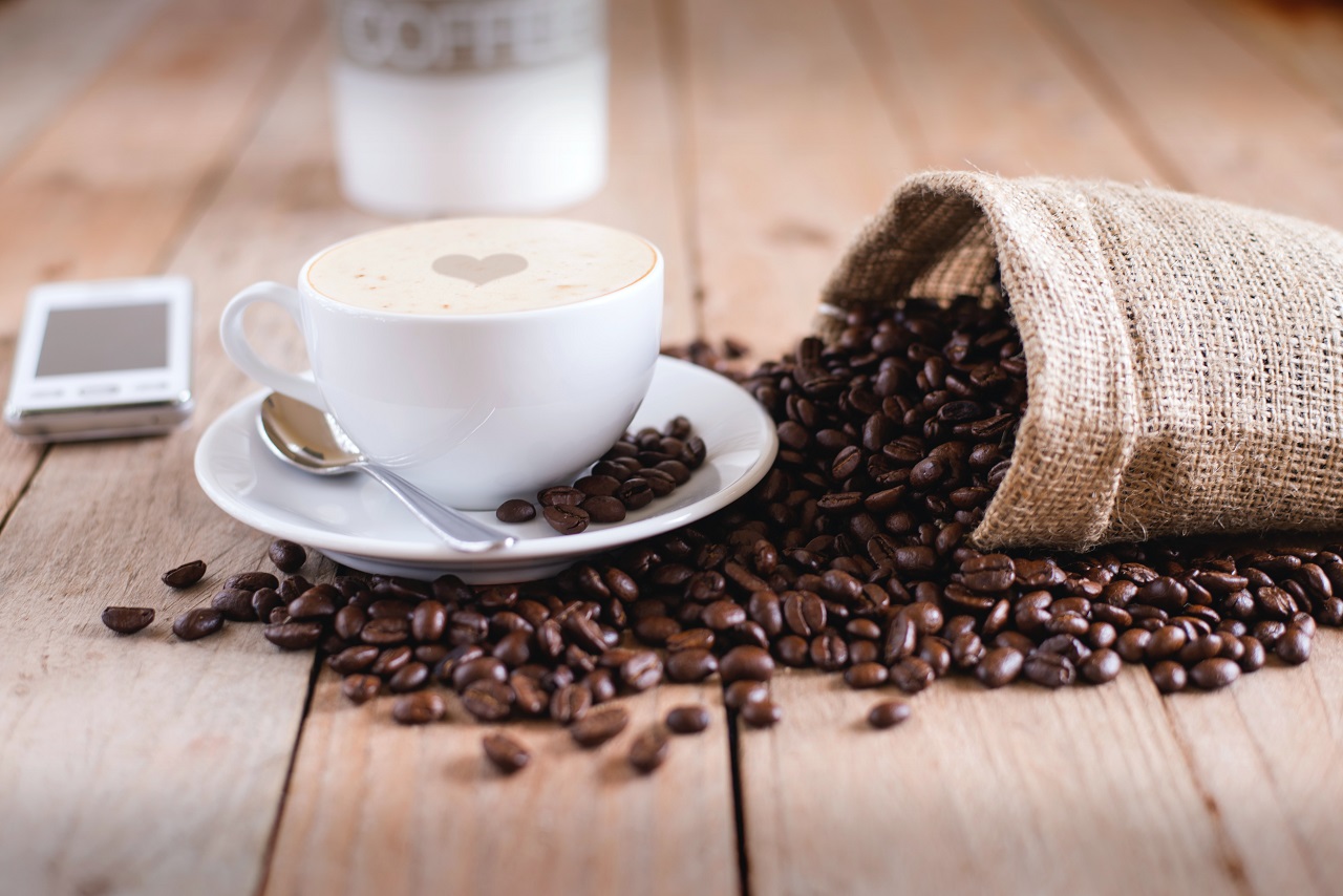 Świeżo palona kawa – jakie ma atuty?