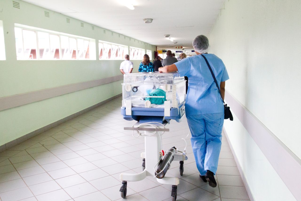 Praca w służbie zdrowia – jaki jest zakres obowiązków ratownika medycznego?
